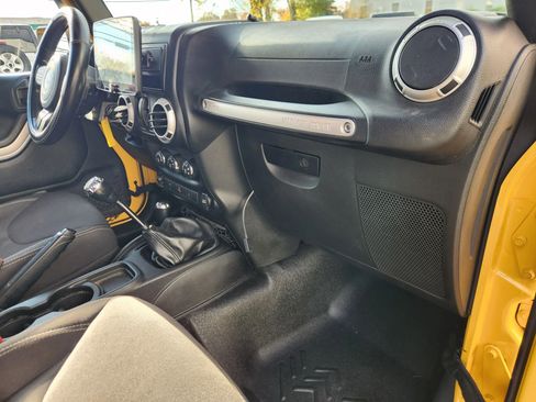 Used 2015 Jeep Wrangler Sahara w/ Connectivity Group image 32