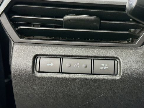 Used 2025 Nissan Altima 2.5 SV FWD image 17