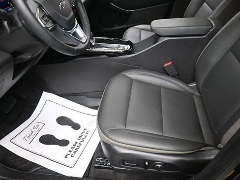 Used 2025 Chevrolet Trax ACTIV w/ Sunroof Package FWD image 15