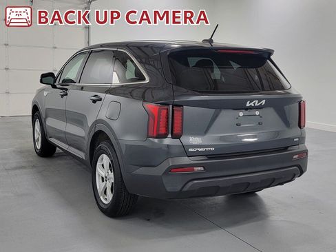 Used 2023 Kia Sorento LX AWD/4WD image 6