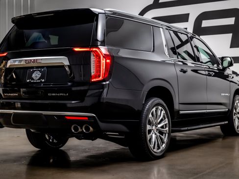 Used 2023 GMC Yukon XL Denali AWD/4WD image 29