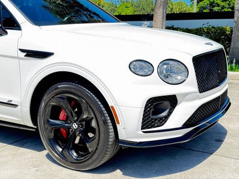 Used 2022 Bentley Bentayga AWD/4WD image 11