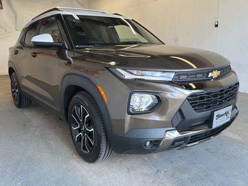 Used 2022 Chevrolet TrailBlazer ACTIV w/ Sun and Liftgate Package FWD image 4