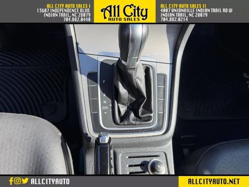 Used 2015 Volkswagen Golf S image 15