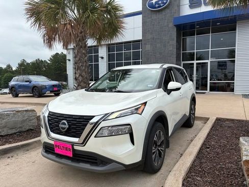 Used 2023 Nissan Rogue SV FWD image 3