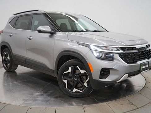 Used 2024 Kia Seltos EX AWD/4WD image 3