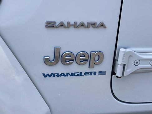 Used 2023 Jeep Wrangler Unlimited Sahara w/ Cold Weather Group AWD/4WD image 12