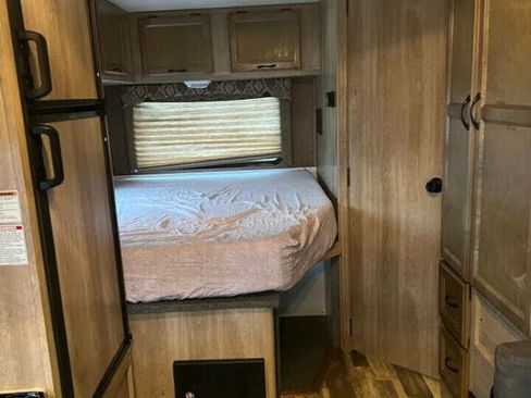 Used 2014 Ford E-350 and Econoline 350 Super Duty image 10