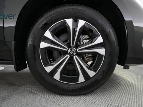 Used 2024 Toyota bZ4X XLE image 19