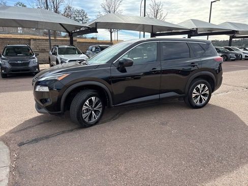 Used 2023 Nissan Rogue SV image 4