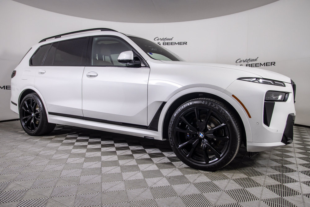 Used 2026 BMW X7 xDrive40i w/ M Sport Package AWD/4WD image 3