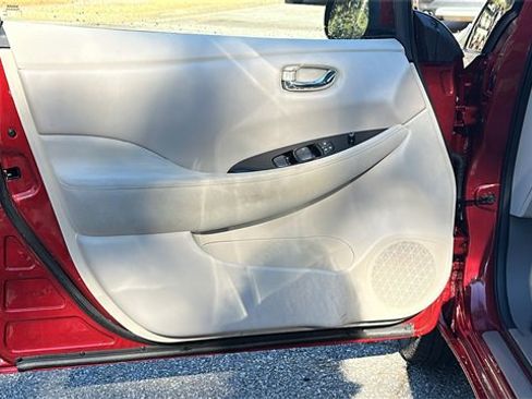 Used 2015 Nissan Leaf SV w/ LED & Quick Charge Package image 10