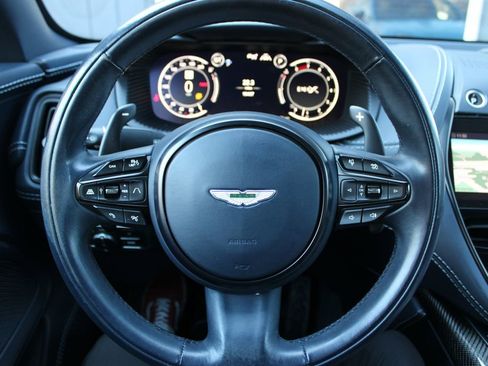 Used 2022 Aston Martin DBX image 13