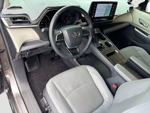 Certified 2024 Toyota Sienna Limited AWD/4WD image 9