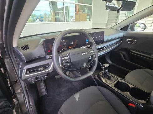 Used 2025 Kia K4 LXS image 10