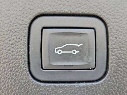 Used 2018 Buick Enclave Premium w/ Experience Buick Package FWD image 14
