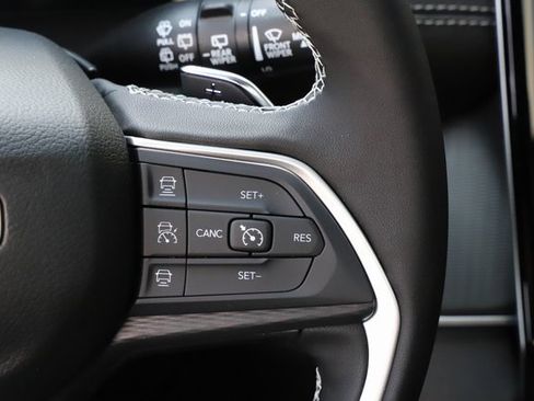 New 2025 Jeep Grand Cherokee 4WD image 18