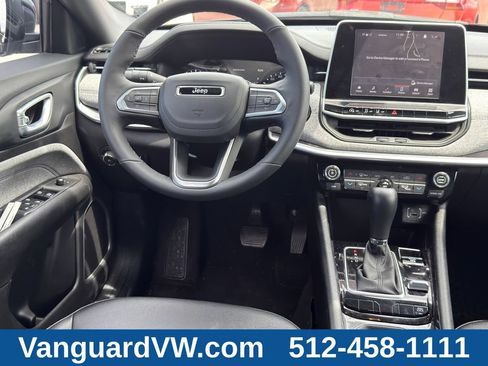 Used 2025 Jeep Compass Latitude w/ Convenience Group AWD/4WD image 25