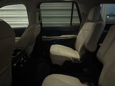 Certified 2024 Ford Expedition Platinum image 18