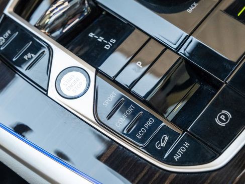 Used 2023 BMW X7 xDrive40i w/ Premium Package image 21