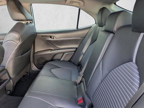 Used 2022 Toyota Camry SE image 18