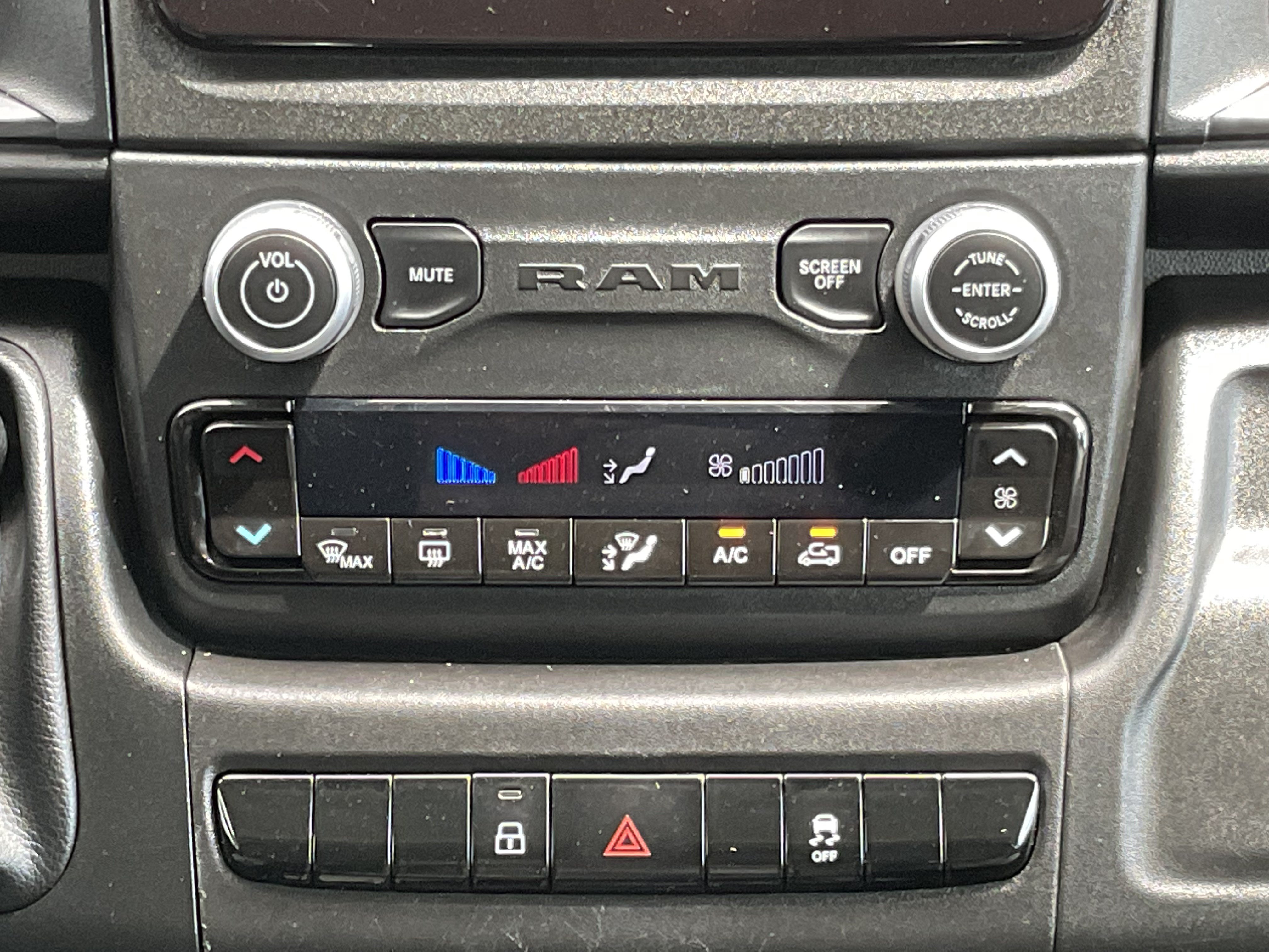 Used 2025 RAM ProMaster 2500 w/ Convenience Group FWD image 15