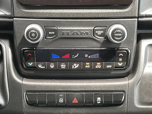 Used 2025 RAM ProMaster 2500 w/ Convenience Group FWD image 15