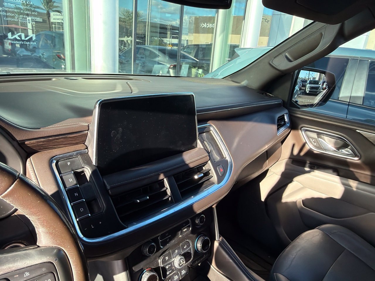 Used 2021 Chevrolet Suburban LT w/ LT Signature Plus Package RWD image 2