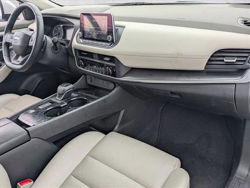 Used 2025 Nissan Rogue SV w/ SV Premium Package FWD image 17