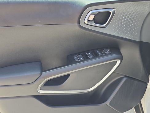 Certified 2023 Kia Soul LX FWD image 17