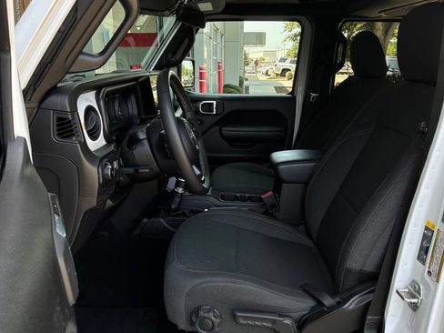 Used 2025 Jeep Wrangler Unlimited Sport AWD/4WD image 10