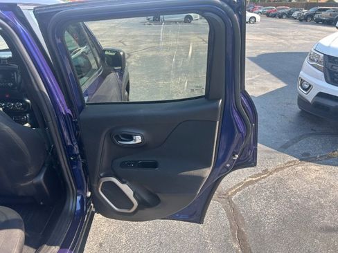 Used 2017 Jeep Renegade Sport w/ Power & Air Group FWD image 11