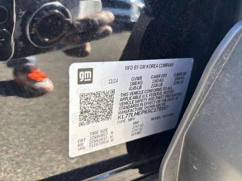 Used 2025 Chevrolet Trax LT image 27