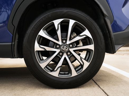 Used 2024 Toyota Corolla Cross XLE image 15