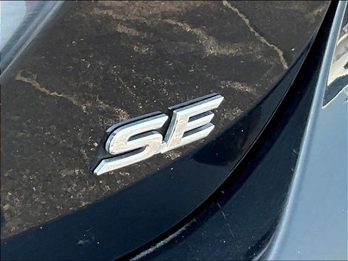 Used 2018 Toyota Camry SE w/ Convenience Package FWD image 24
