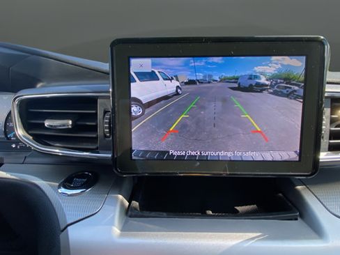 Used 2022 Ford Explorer XLT w/ Equipment Group 202A AWD/4WD image 13
