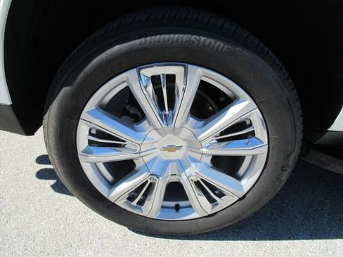 Used 2024 Chevrolet Suburban High Country w/ Advanced Technology Package image 35