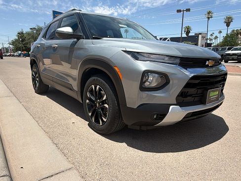 Used 2023 Chevrolet TrailBlazer LT w/ Convenience Package FWD image 6