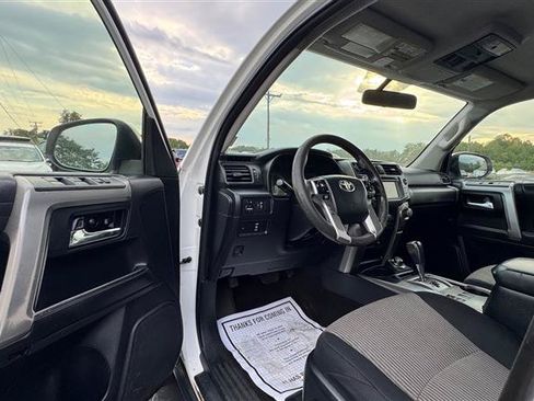 Used 2014 Toyota 4Runner SR5 AWD/4WD image 31