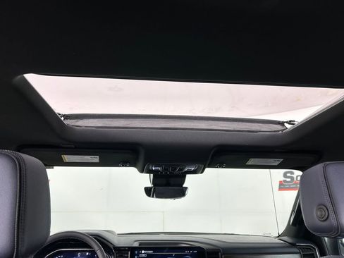 Used 2023 Chevrolet Silverado 1500 High Country w/ Technology Package image 22