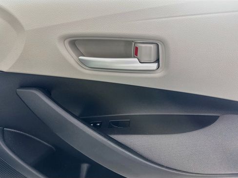 Used 2021 Toyota Corolla LE FWD image 31