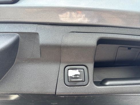 Used 2021 GMC Acadia SLE w/ Driver Convenience Package FWD image 18