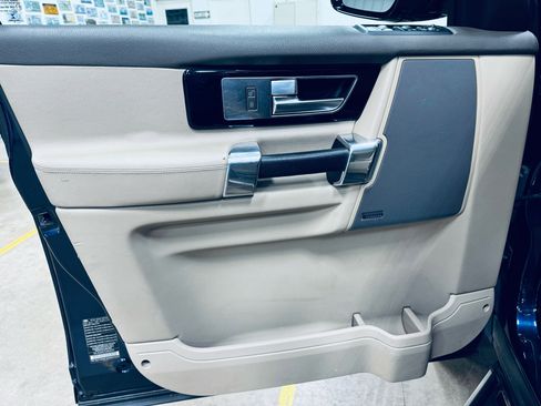 Used 2016 Land Rover LR4 HSE image 29