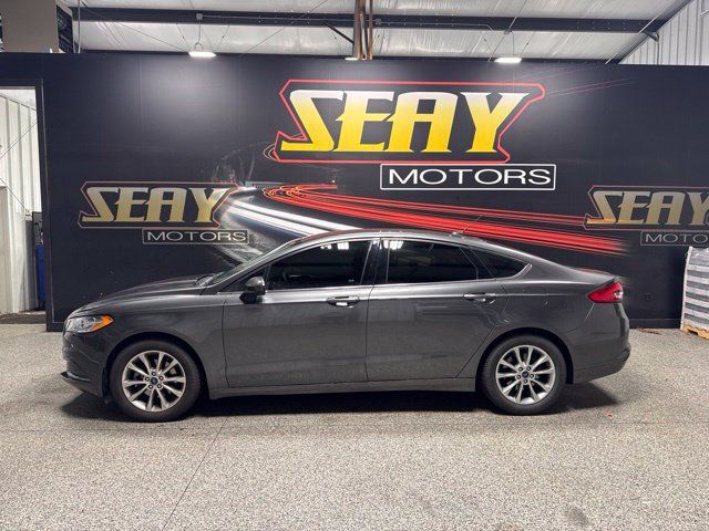 Used 2017 Ford Fusion SE w/ Fusion SE Technology Package FWD image 2