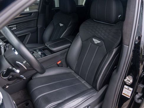 Used 2024 Bentley Bentayga AWD/4WD image 20
