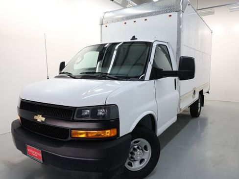 Used 2022 Chevrolet Express 3500 w/ Driver Convenience Package RWD image 27