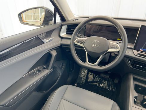 New 2026 Volkswagen Tiguan SE image 27