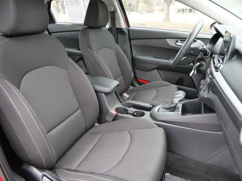 Used 2021 Kia Forte LXS FWD image 18