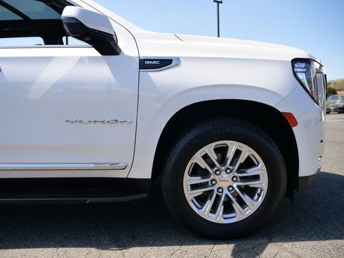 Used 2022 GMC Yukon XL SLT w/ SLT Premium Package image 46