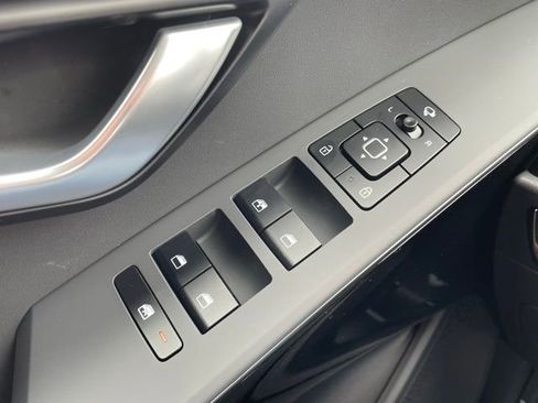 New 2025 Kia Niro EX Touring image 12